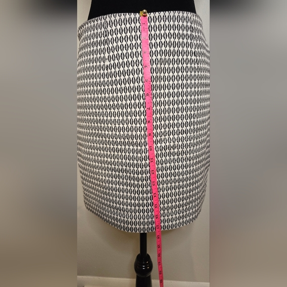 Ann Taylor White & Black Geometric Skirt Womens Size 6 - Picture 6 of 9